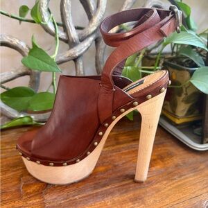 DSQUARED2 Wooden Platform Leather Sandals.